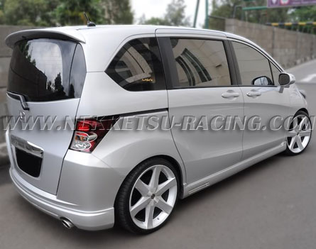 شͺѹ Honda Freed ZEUS