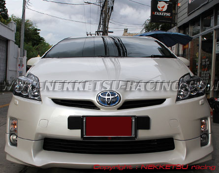 شͺѹ Toyota Prius ç TRD Sportivo