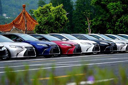 شö Toyota Camry 2019 ç Lexus LS ES