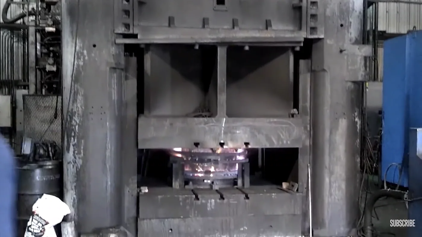 ตัวอย่างการขึ้นรูปชิ้นงานล้อด้วยเครื่องกดในสายการผลิต Forged
