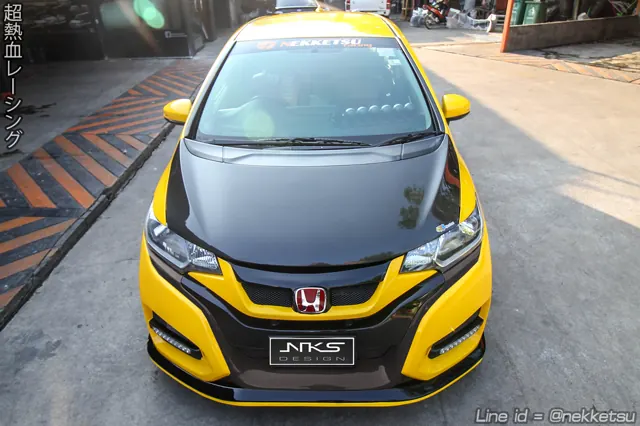 Honda Jazz GK สีเหลืองพร้อมโป่งเย็บและชุดแต่ง