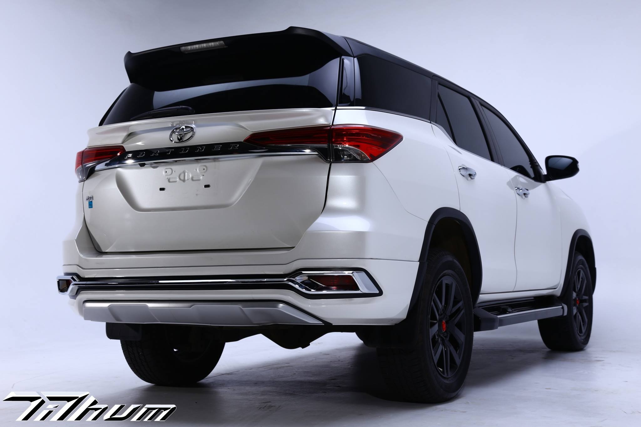 ชุดแต่งรถ Fortuner 2018 ทรง TiThum พลาสติก — ภาพสินค้าและรายละเอียดชุดแต่ง