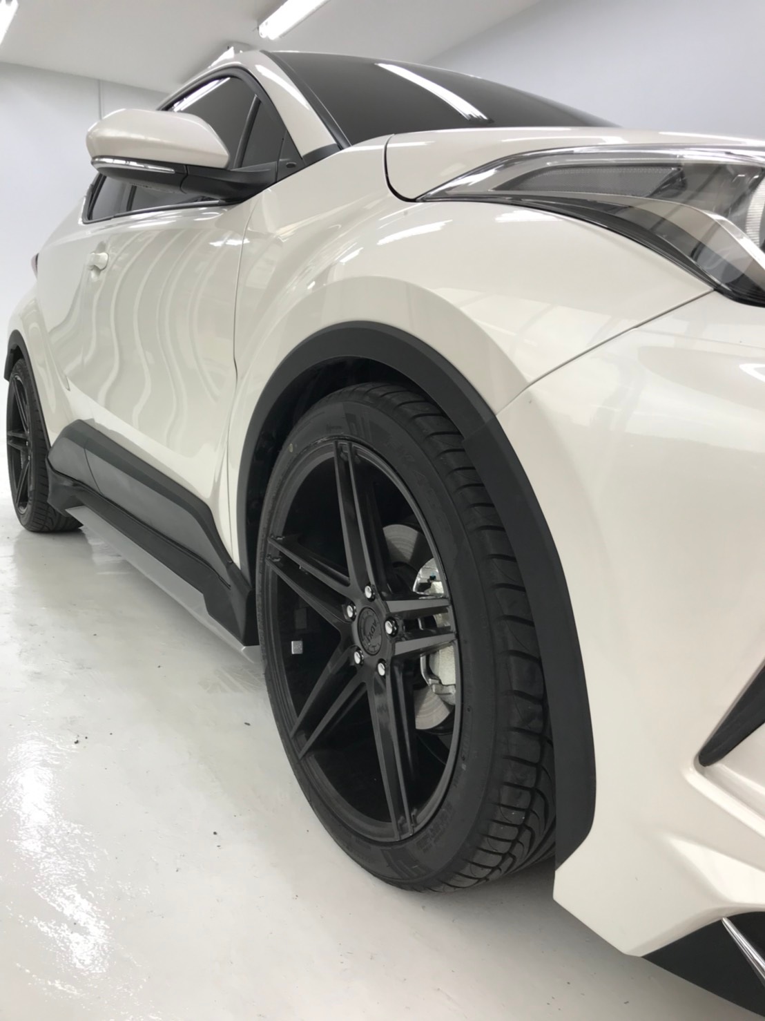 ชุดแต่งสเกิร์ตรอบคัน สปอยเลอร์รถ Toyota CHR 2018 ทรง TiThum พลาสติก — ภาพสินค้าและรายละเอียดชุดแต่ง