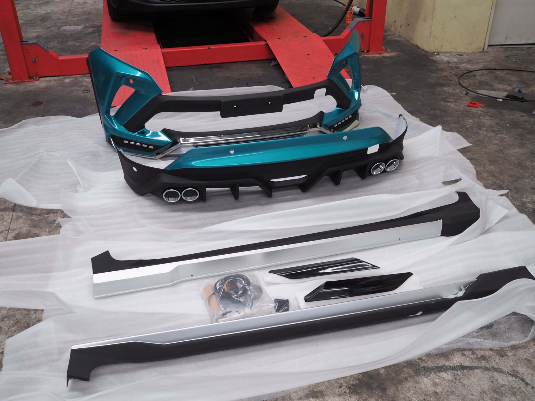 ชุดแต่งสเกิร์ตรอบคัน สปอยเลอร์รถ Toyota CHR 2018 ทรง TiThum พลาสติก — ภาพสินค้าและรายละเอียดชุดแต่ง