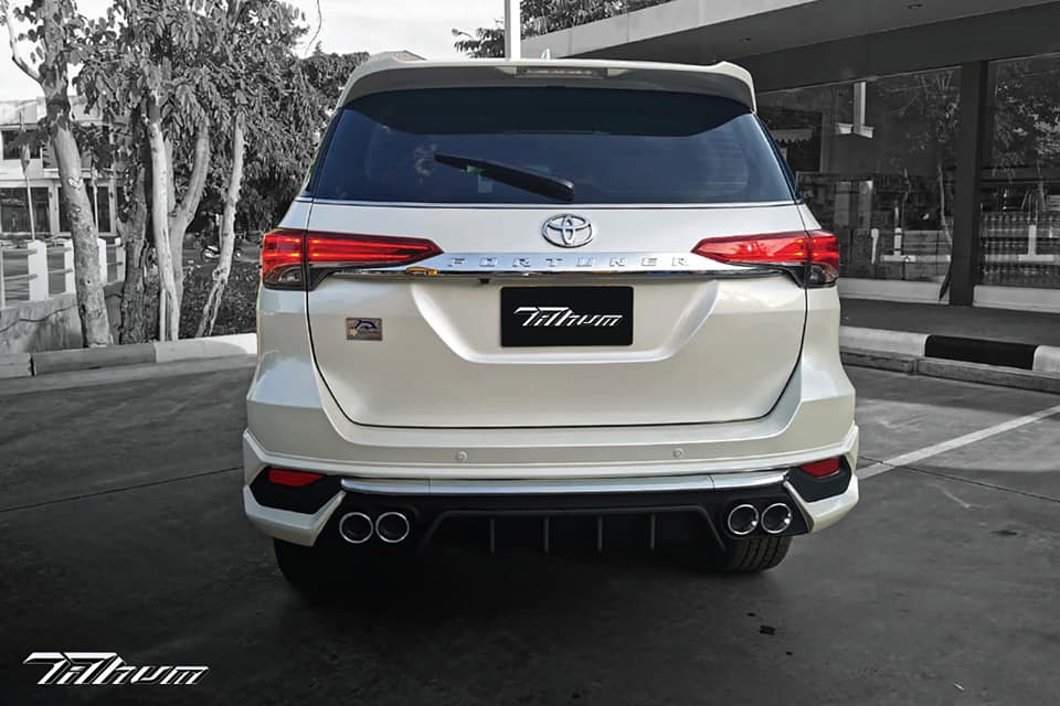 ชุดแต่งรถ Fortuner 2018 ทรง TiThum พลาสติก — ภาพสินค้าและรายละเอียดชุดแต่ง