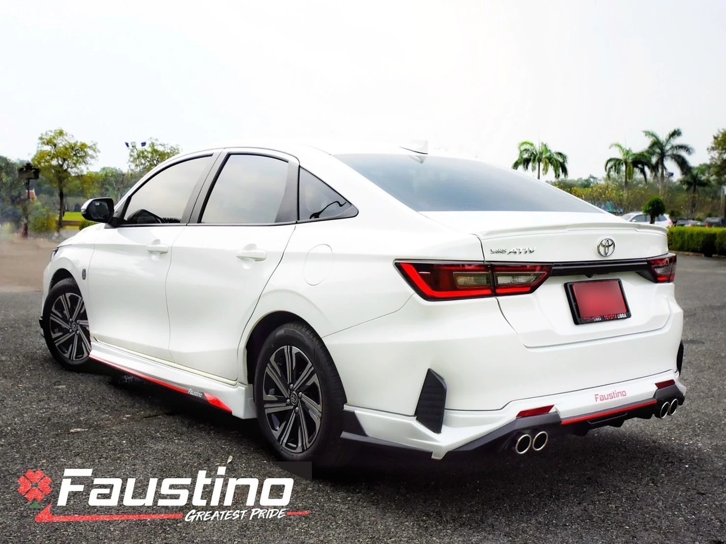 Toyota Yaris ATIV 2022 มุมเฉียงท้าย แสดงสเกิร์ต Faustino และรายละเอียดปลายทรงกลม