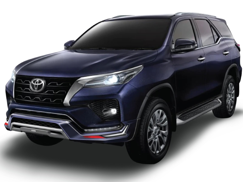 Fortuner 2021 สีน้ำเงินมุมเฉียงหน้า เห็นสเกิร์ตหน้าขอบสีเงิน