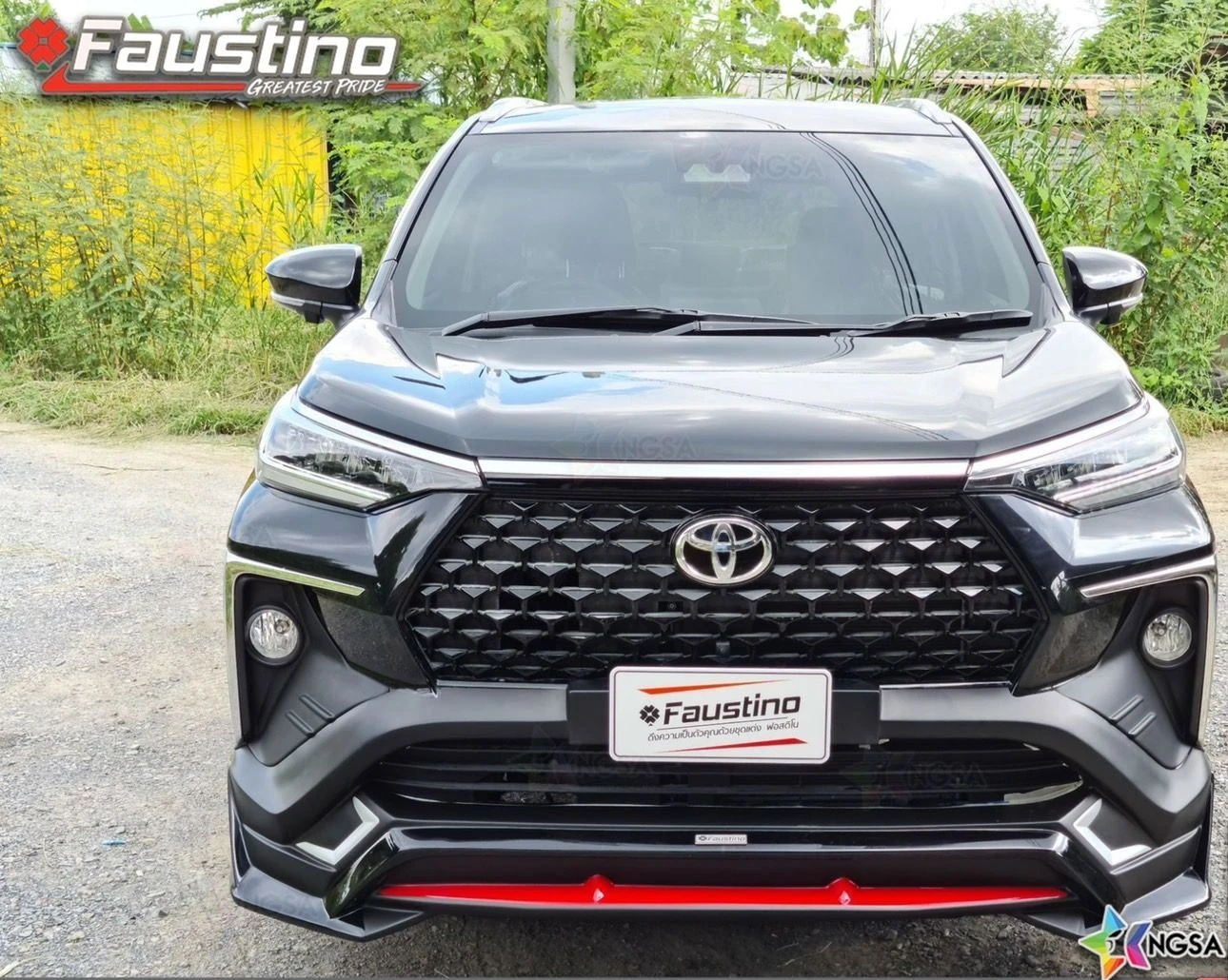 Toyota Veloz สีดำมุมหน้าตรงอีกภาพ พร้อมสเกิร์ตหน้า Faustino