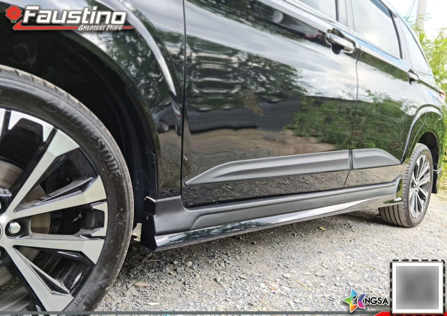 สเกิร์ตข้าง Toyota Veloz Faustino มองตามแนวตัวรถใกล้ล้อหน้า