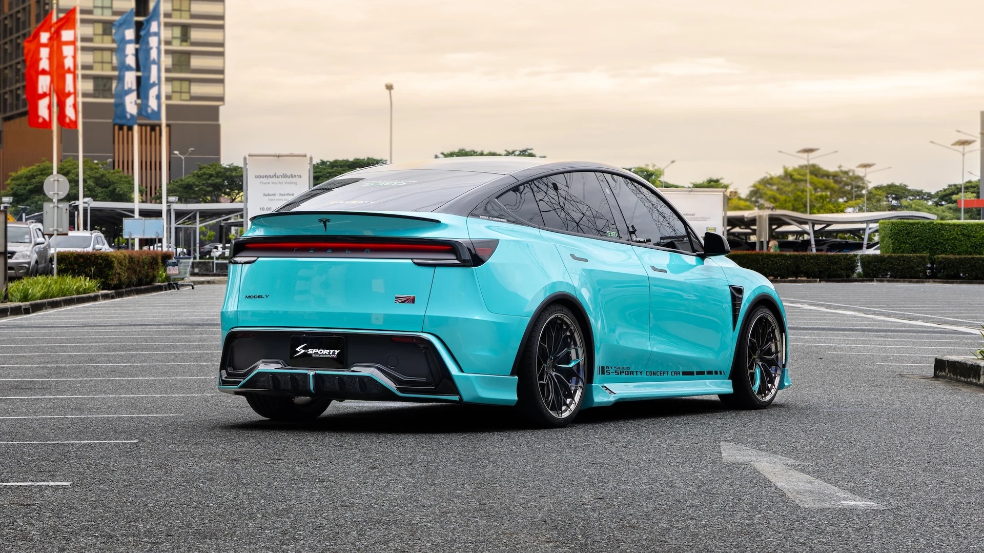 ชุดแต่ง Tesla Model Y Juniper 2025 S-LIGHTNING S-Sporty