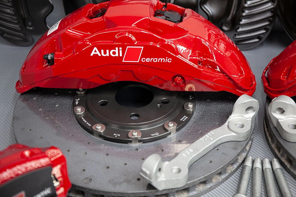 ชุดเบรก Audi Carbon Ceramic Brake Kit For RS3-7 RSQ3/5/8