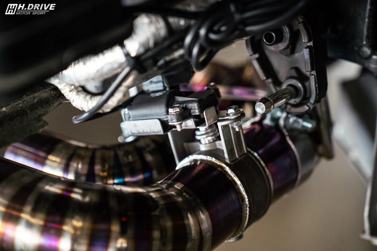 ระบบท่อไอเสีย Chevrolet Corvette Stingray (C8) - H.Drive Exhaust System — ภาพสินค้า 7