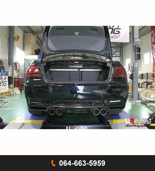 ค้ำโช้คหลัง Ultra Racing URKR-RE2-2758A BMW E92