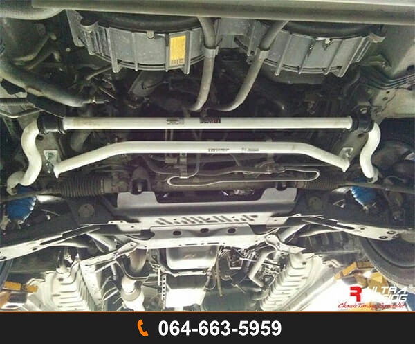 ค้ำตัวถังล่างหน้า Ultra Racing URTH-LA2-2824 TOYOTA COMMUTER