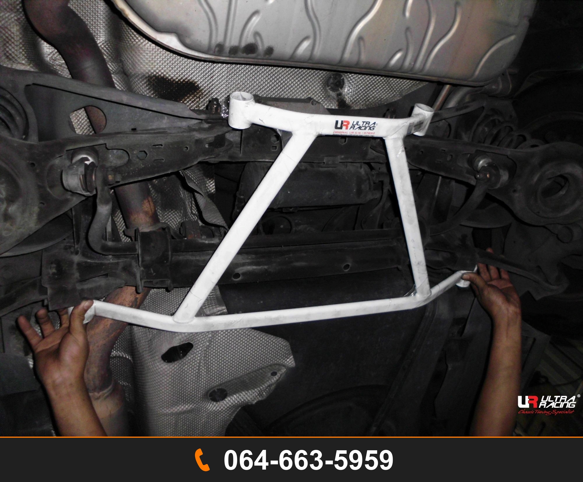 ค้ำตัวถังล่างหลัง Ultra Racing UR-RL4-711 VOLVO S40