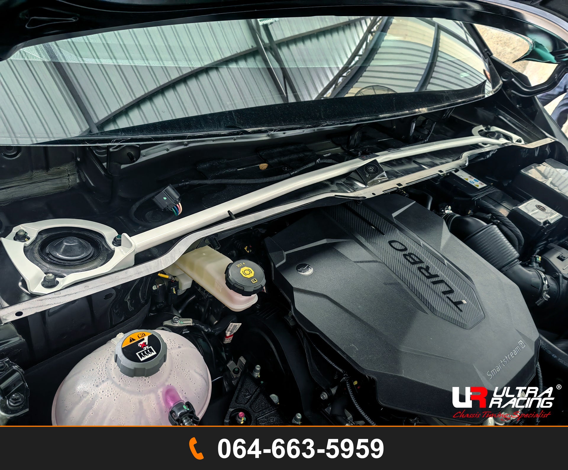 ค้ำโช้คหน้า Ultra Racing UR-TW2-4252 KIA CARNIVAL