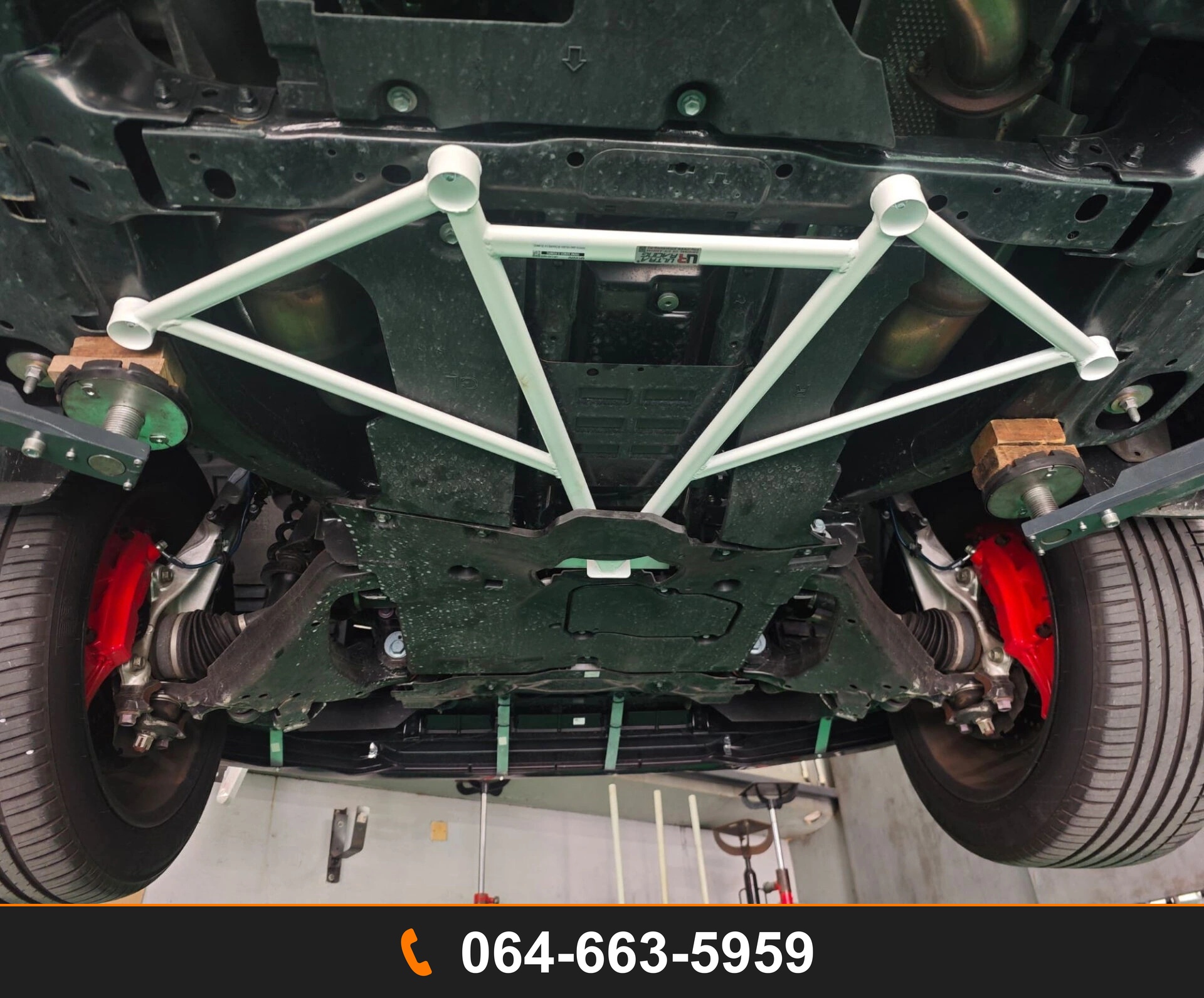 ค้ำตัวถังล่างหน้า Ultra Racing UR-LA5-4649 TOYOTA LAND CRUISER