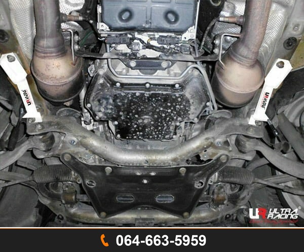ค้ำตัวถังล่างด้านข้างหน้า Ultra Racing UR-LS4-1823P MERCEDES-BENZ W204 MERCEDES-BENZ W212
