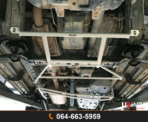 ค้ำตัวถังล่างหน้า Ultra Racing UR-LA4-4028 TOYOTA LAND CRUISER PRADO