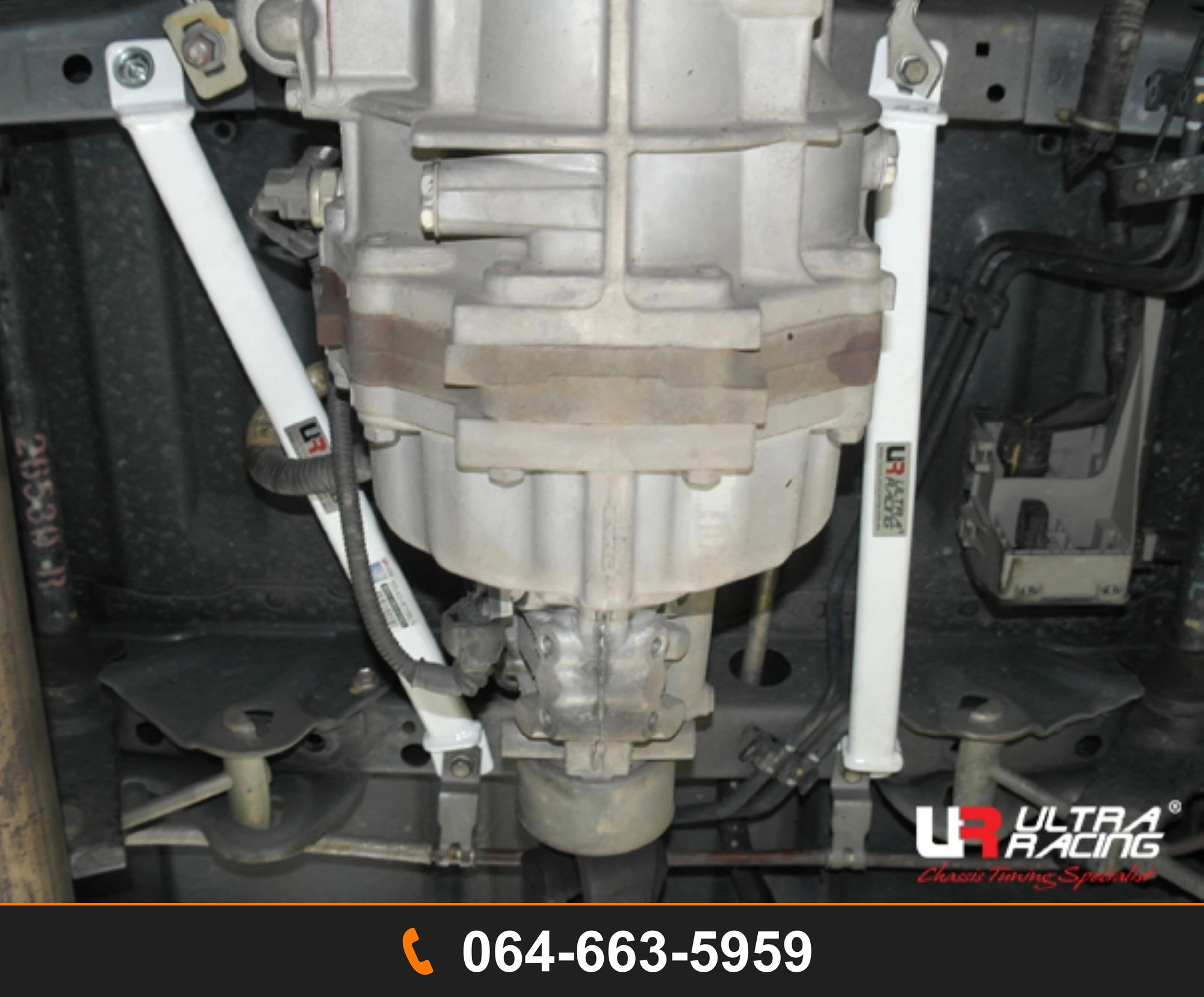 ค้ำตัวถังล่างด้านข้างกลาง Ultra Racing UR-MS4-1367P TOYOTA COMMUTER TOYOTA HIACE