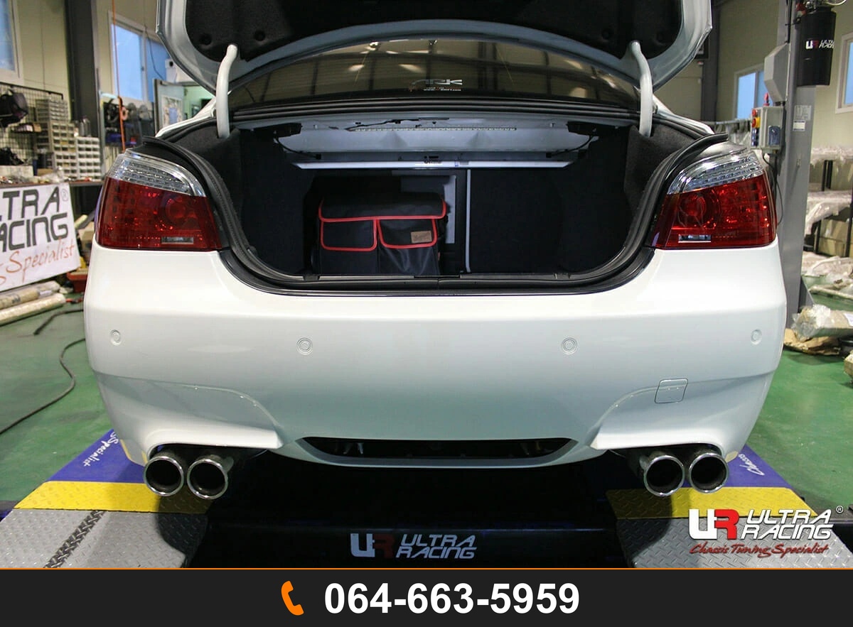 ค้ำโช้คหลัง Ultra Racing UR-RE2-1410 BMW E60