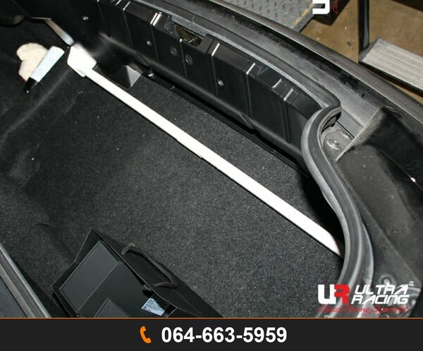 ค้ำโช้คหลัง Ultra Racing UR-RE2-1176 BMW E85