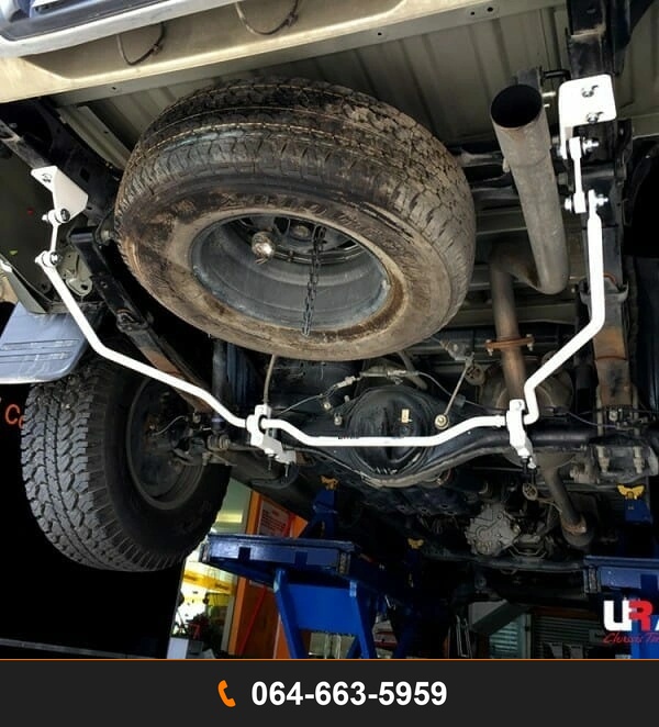 กันโคลงหลัง Ultra Racing UR-AR20-111 TOYOTA HILUX VIGO