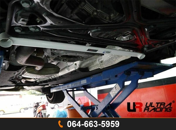 ค้ำตัวถังล่างหน้า Ultra Racing URCN-LA2-2486 AUDI A6 AUDI A7