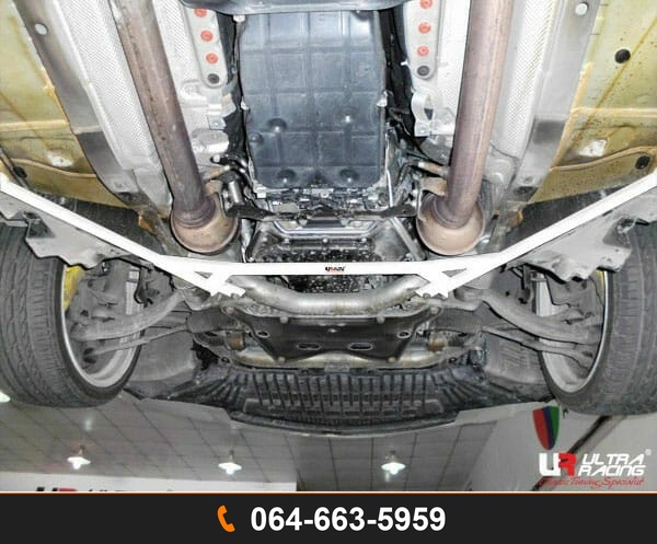 ค้ำตัวถังล่างหน้า Ultra Racing UR-LA4-1822 MERCEDES-BENZ W204