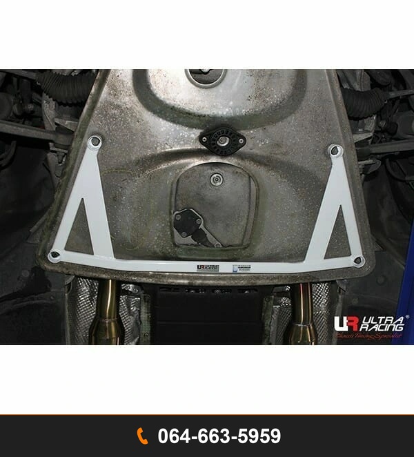 ค้ำตัวถังล่างหน้า Ultra Racing URKR-LA4-2759 BMW E90 BMW E92