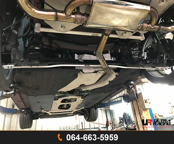 กันโคลงหลัง Ultra Racing UR-AR16-638 MAZDA 3 MAZDA CX-30