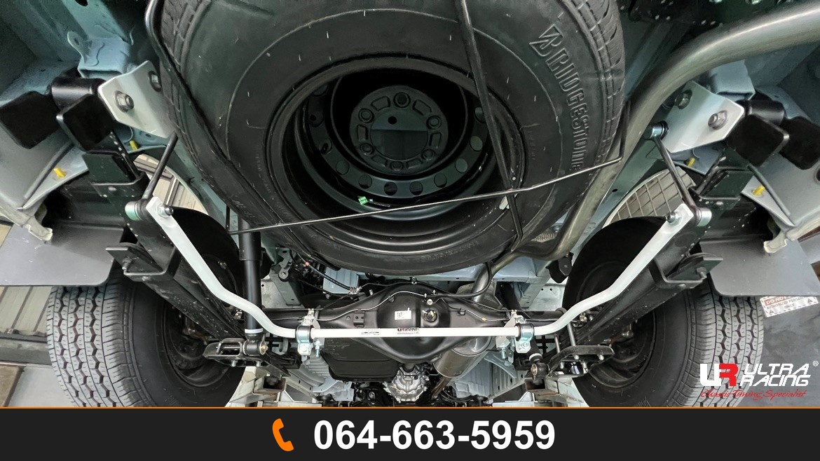 กันโคลงหลัง Ultra Racing UR-AR23-673 TOYOTA HIACE