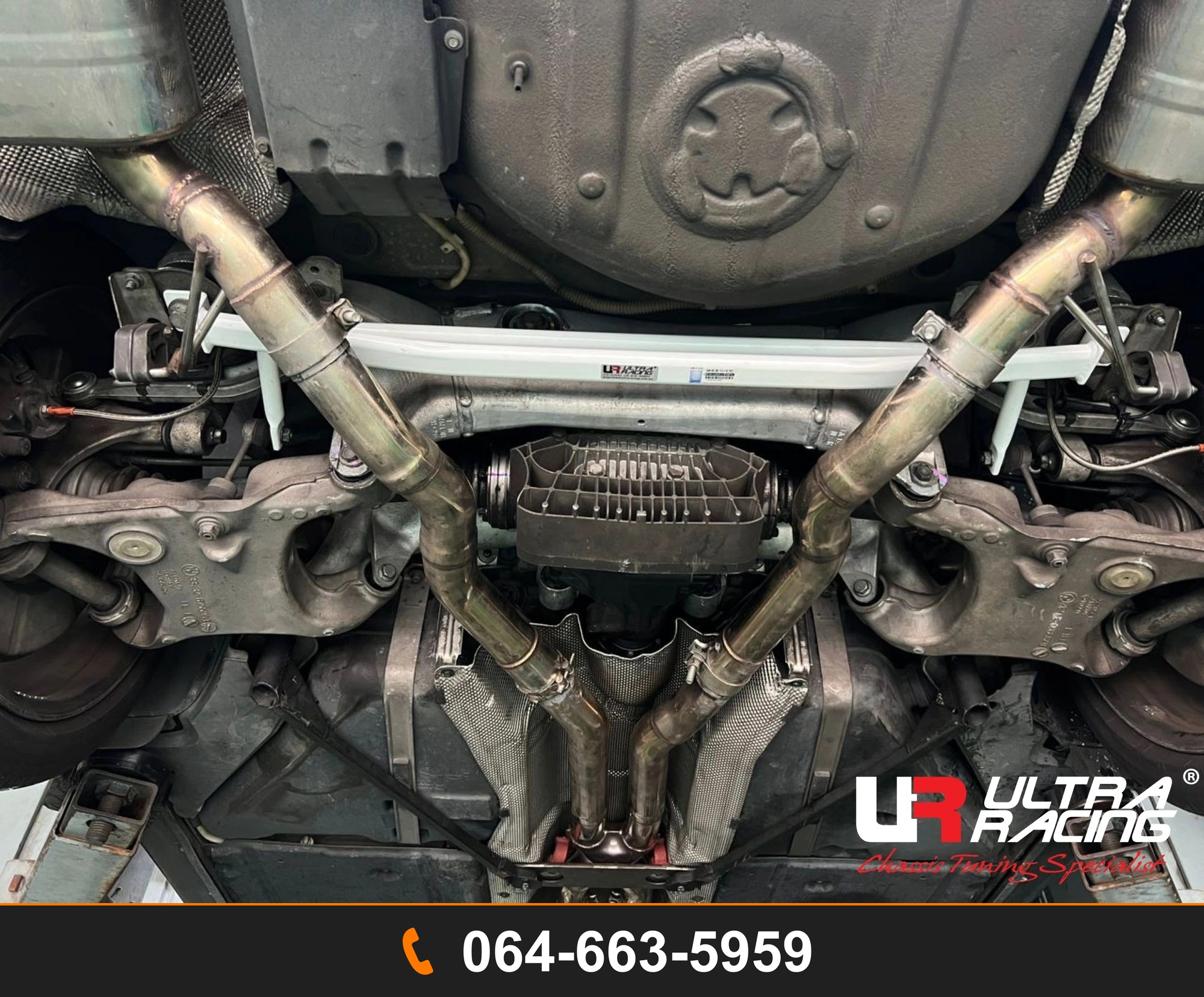 ค้ำตัวถังล่างหลัง Ultra Racing URKR-RL2-2743 BMW E60